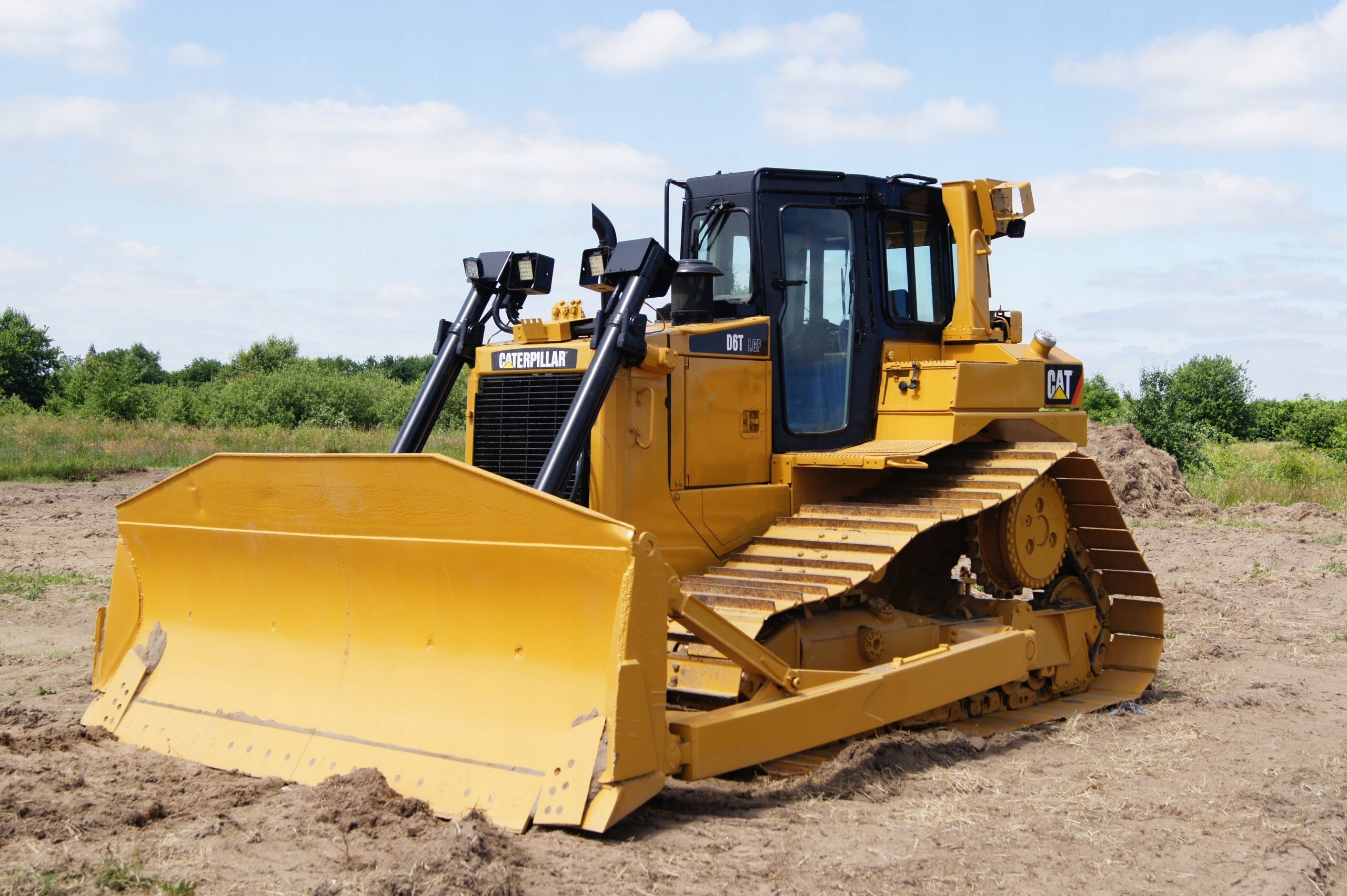 Гусеничный бульдозер CATERPILLAR D6Т